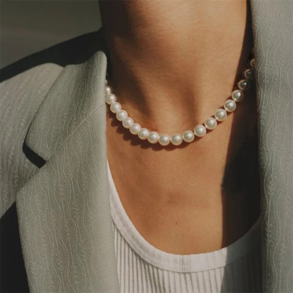 Statement pearl necklace